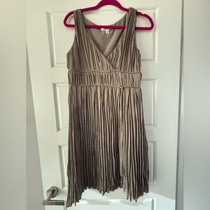Banana Republic Pleated V-Neck Taupe Dress - Size 10 - like new condition